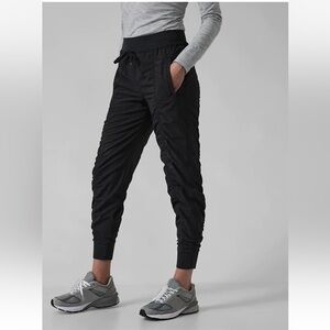 Athleta Petite Attitude Lined Jogger Pant Sz 10P